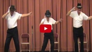 Tych trzech starszych panów niesamowicie tańczy do Michaela Jacksona. Będziesz w
